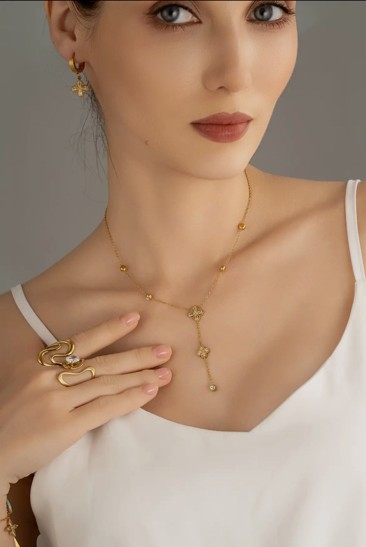 Collier Laura, trèfle orné de Crystal élégant✨