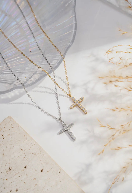 Collier Mía, pendentif croix cristaux brillants.✨