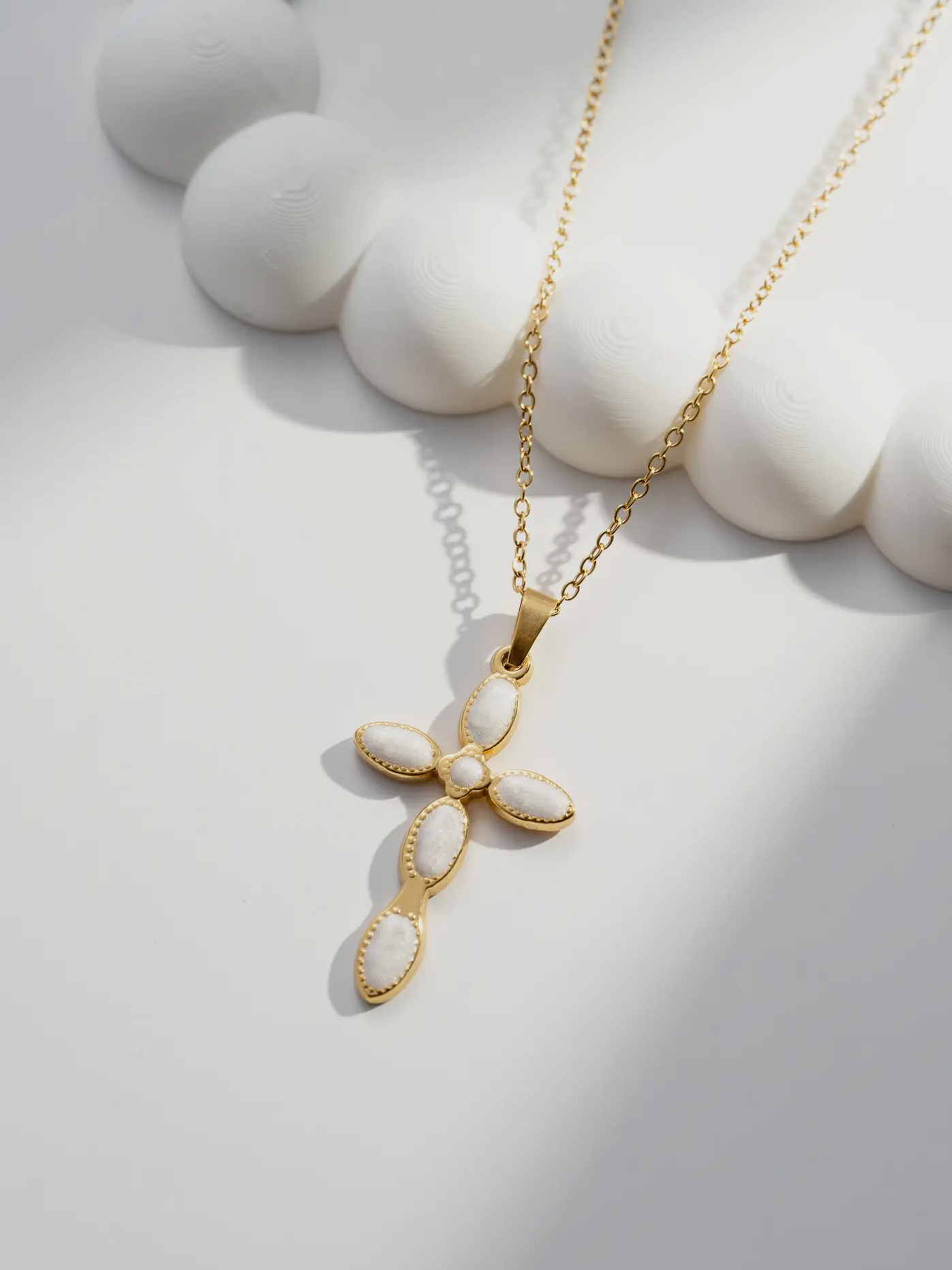 Collier pendentif croix pierre élégante ✨